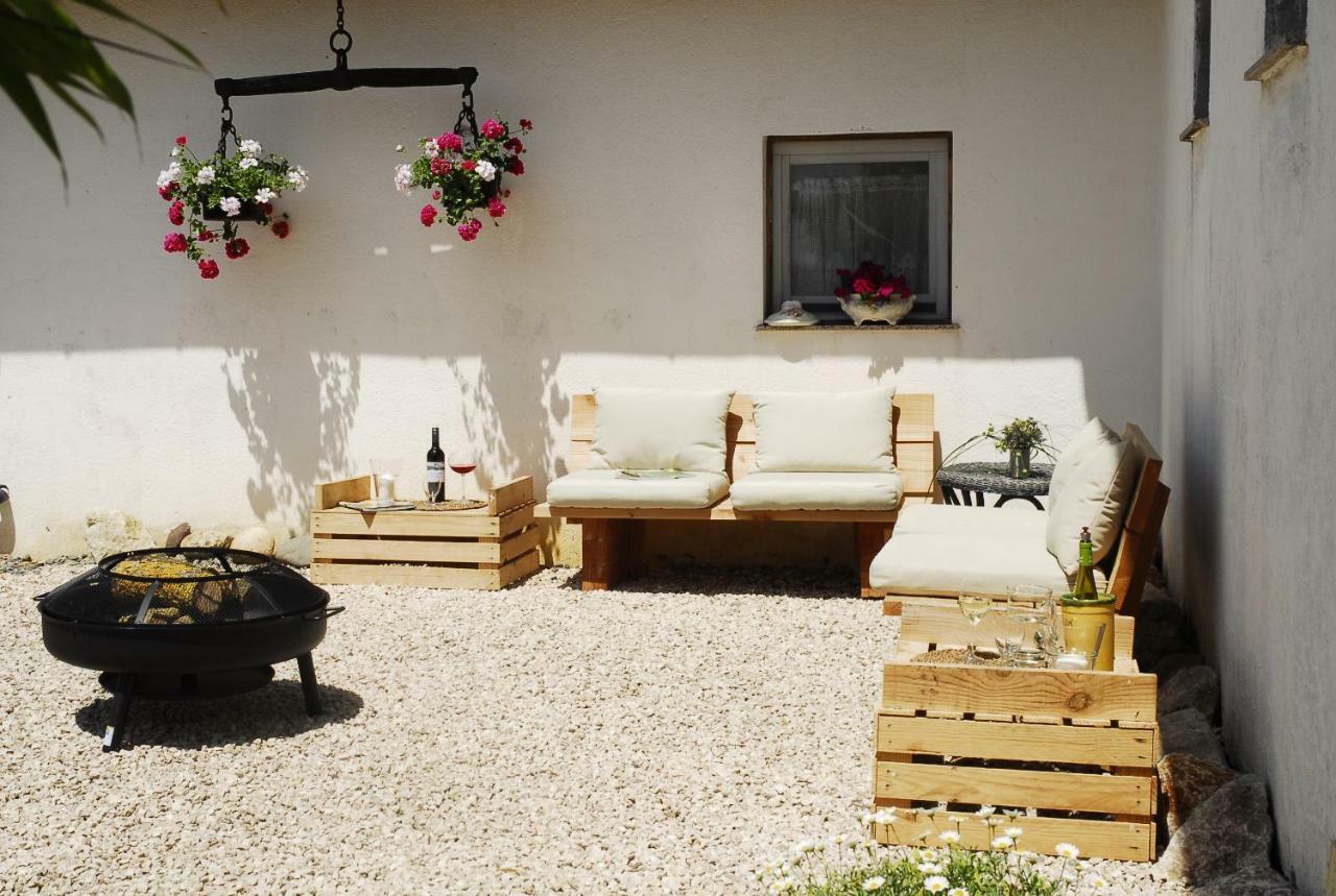 Ferienwohnung Au Pajot Ambax Esterno foto